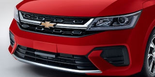  Chevrolet Aveo HB 2025, nuevo auto compacto con parrilla frontal con detalles bi-tono cromo y negro brillante