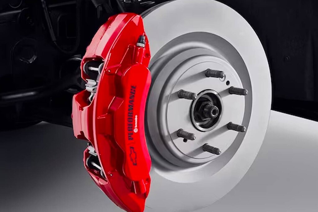 Sistema de frenado frontal Brembo color rojo con emblema Chevrolet para Tahoe 2024